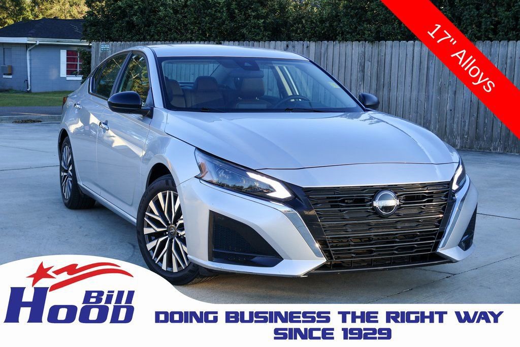 Used 2024 Nissan Altima 2.5 SV