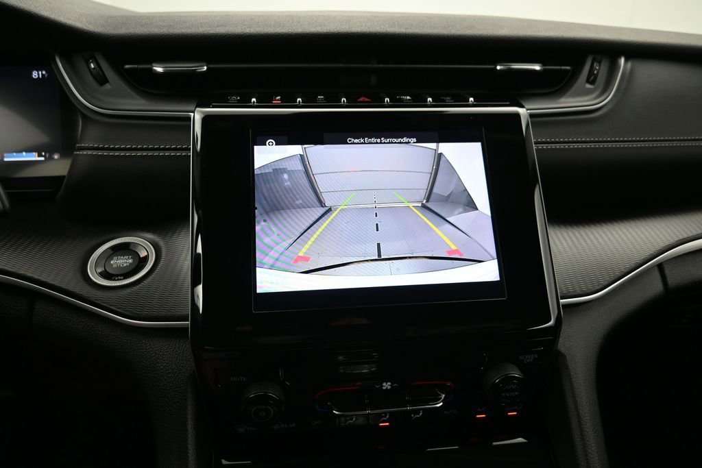 Used 2023 Jeep Grand Cherokee Laredo RWD image 16