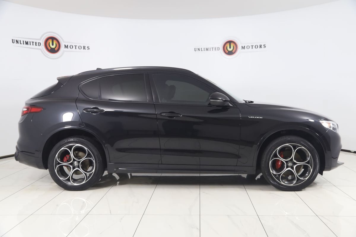 Used 2023 Alfa Romeo Stelvio Veloce AWD/4WD image 2