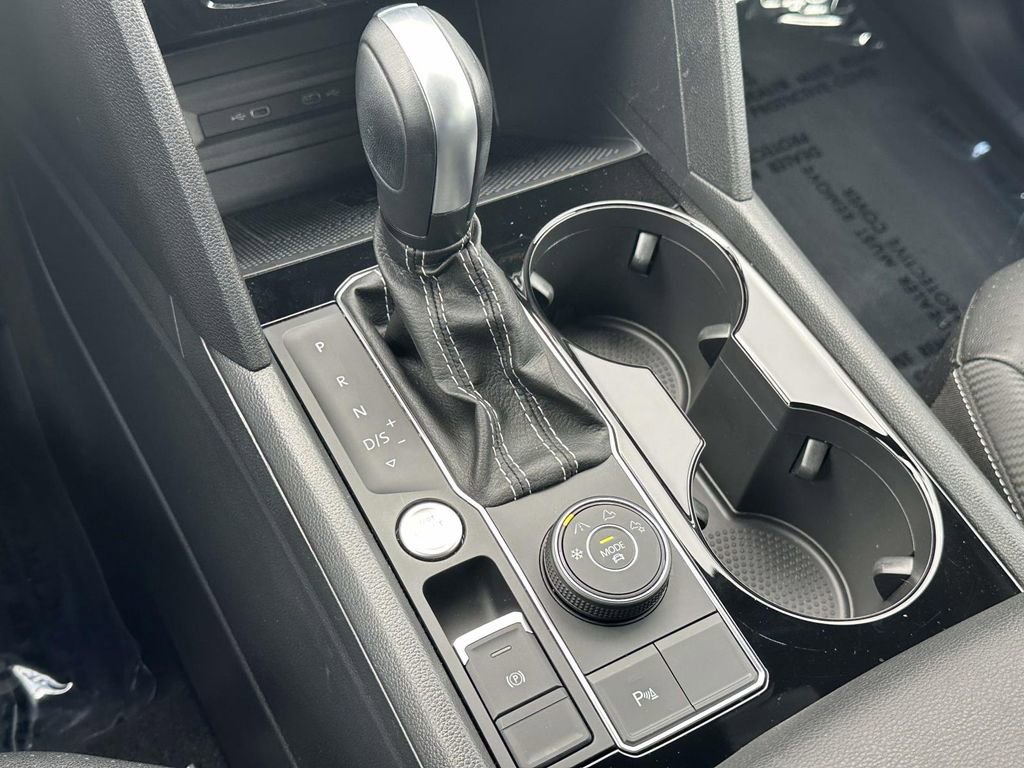 Certified 2023 Volkswagen Atlas Cross Sport SE w/ Black Wheel Package image 30