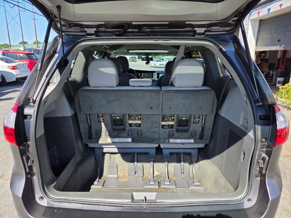 Used 2017 Toyota Sienna XLE w/ XLE Navigation Package AWD/4WD image 17
