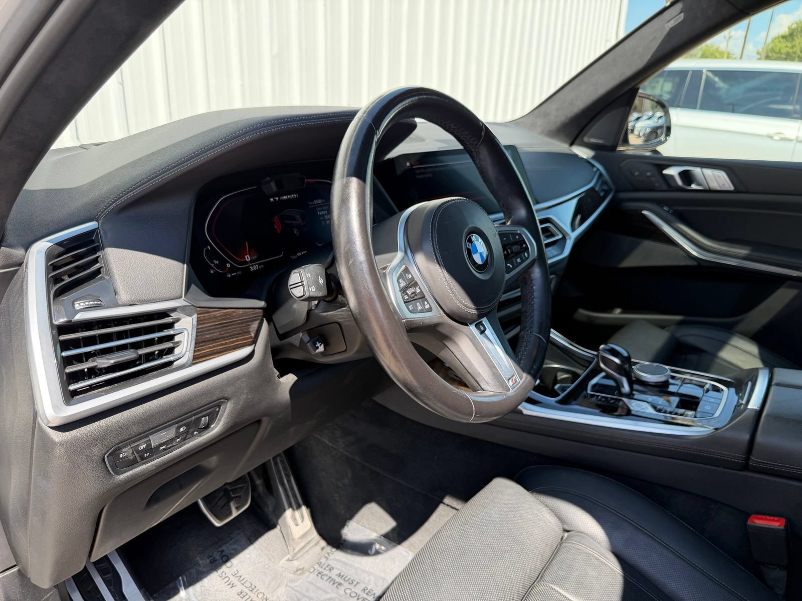 Used 2021 BMW X7 M50i w/ Dynamic Handling Package AWD/4WD image 17