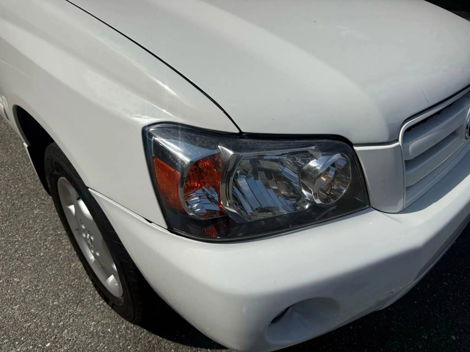 Used 2005 Toyota Highlander 4WD V6 w/ 3rd Row image 4