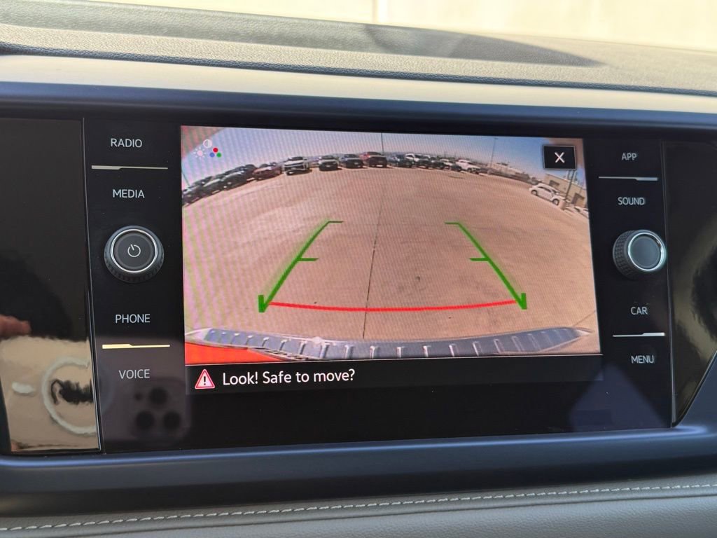 Used 2024 Volkswagen Taos SE image 8