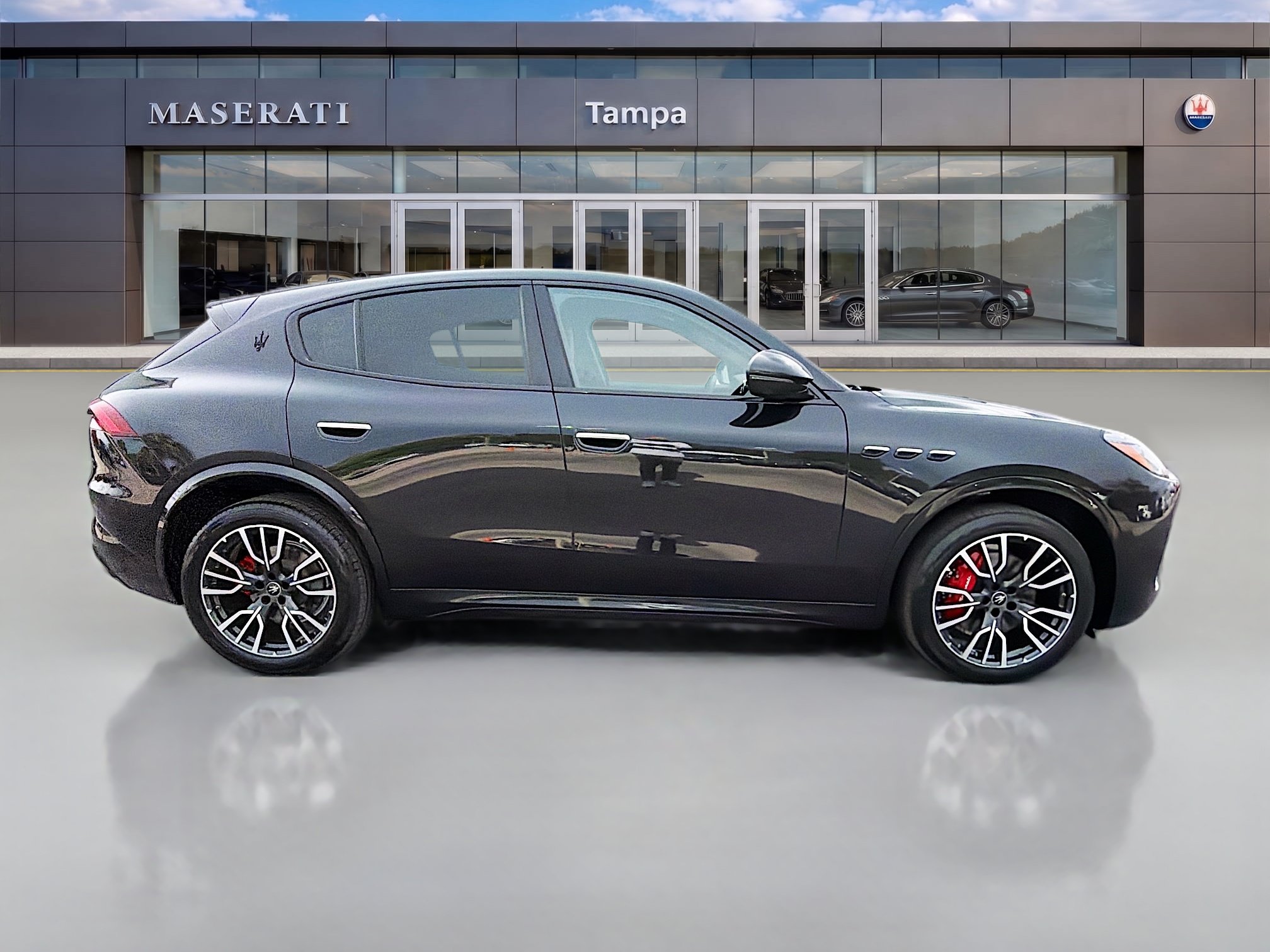 Used 2023 Maserati Grecale Modena AWD/4WD image 2