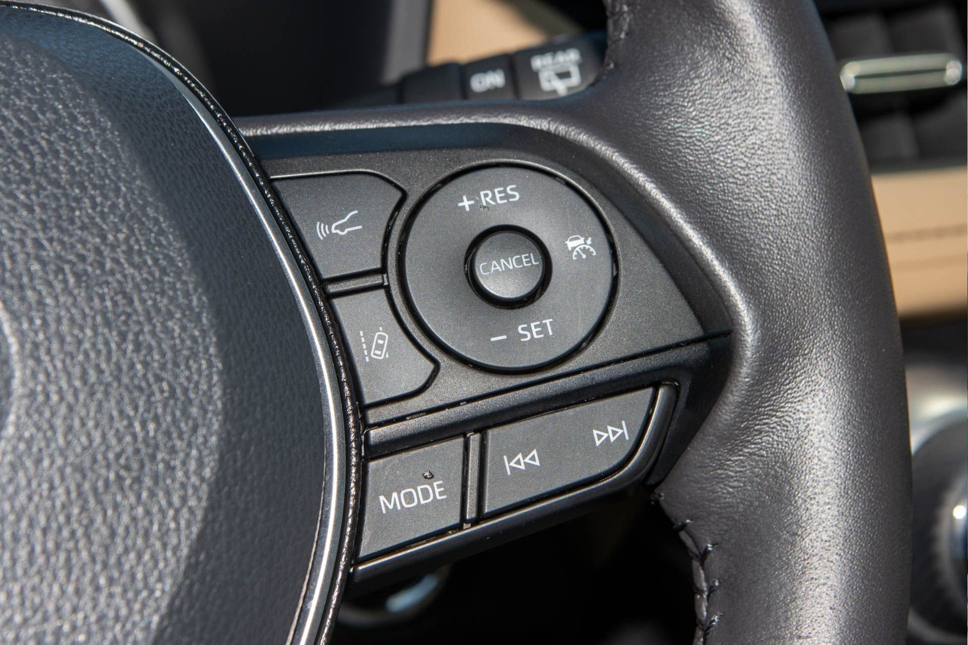 Used 2021 Toyota RAV4 XLE Premium image 30