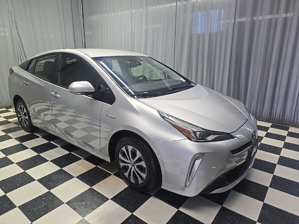 Used 2020 Toyota Prius LE AWD/4WD image 3