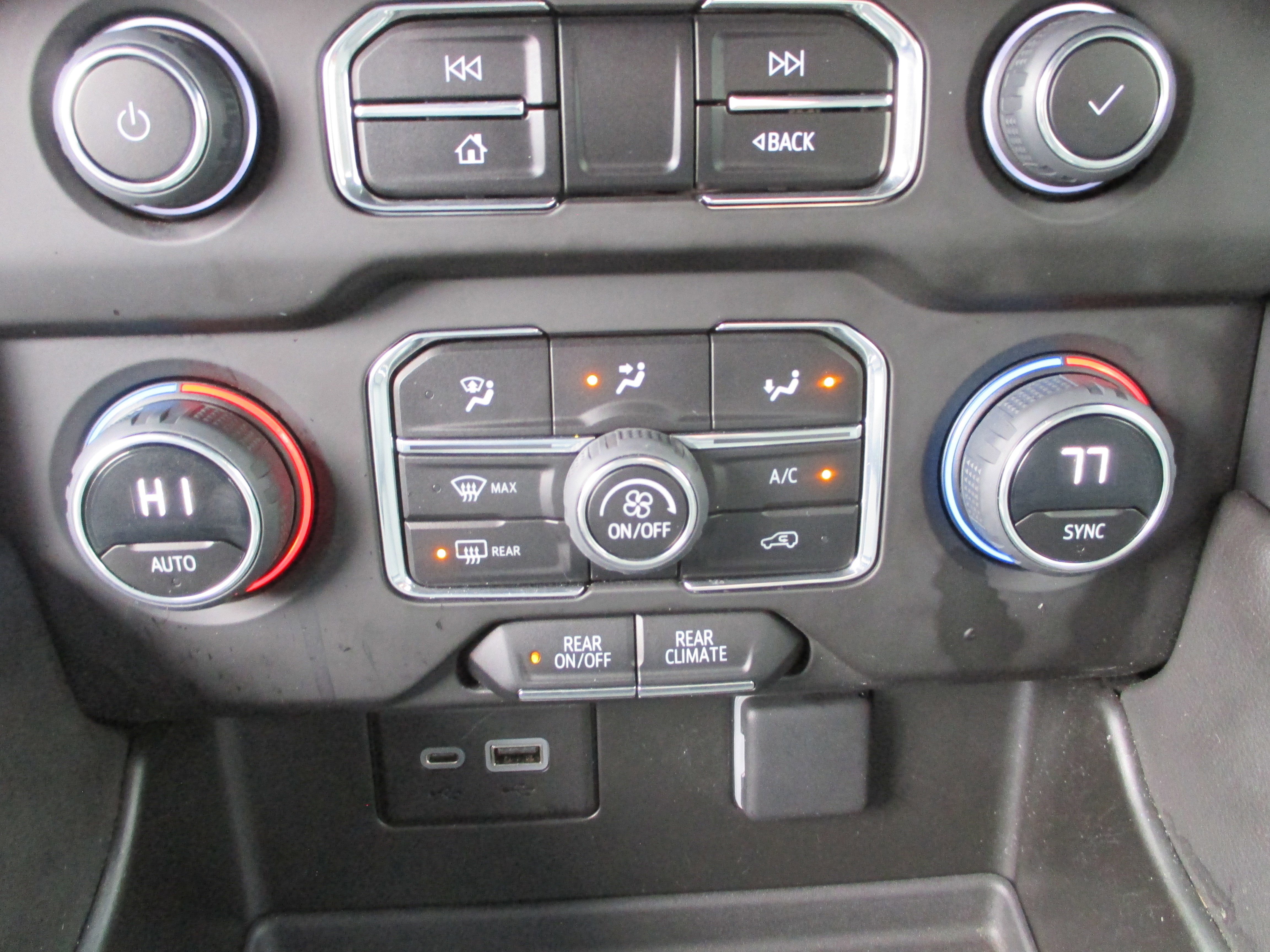 Used 2023 Chevrolet Suburban LS AWD/4WD image 19