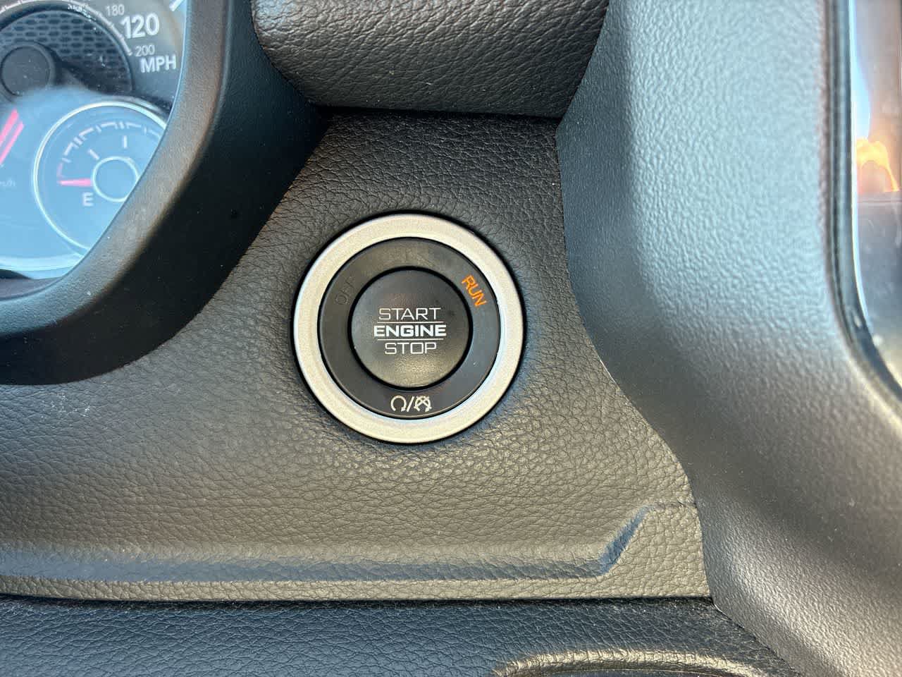 Used 2025 RAM 1500 Laramie AWD/4WD image 17