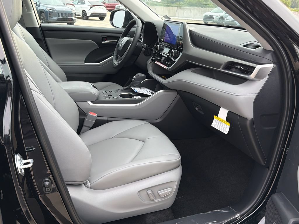 New 2026 Toyota Highlander XLE AWD/4WD image 12