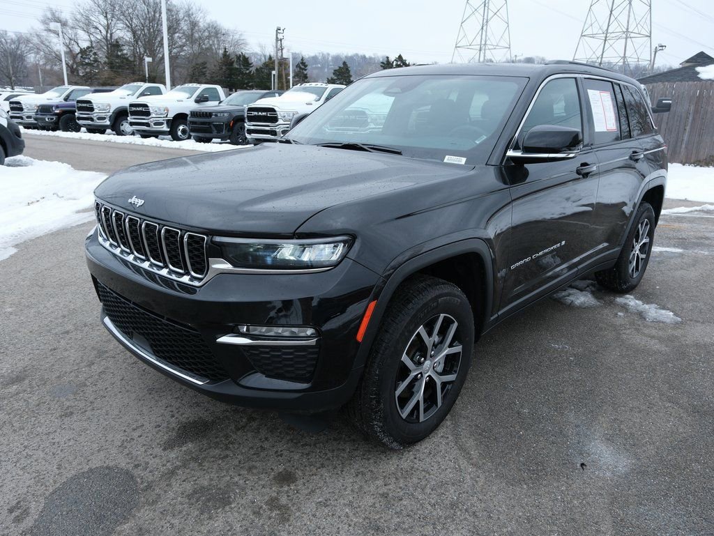 Used 2024 Jeep Grand Cherokee Limited image 11