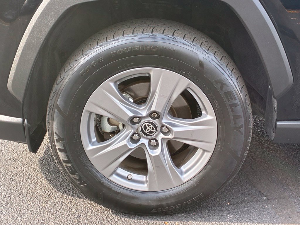 Used 2023 Toyota RAV4 LE AWD/4WD image 9