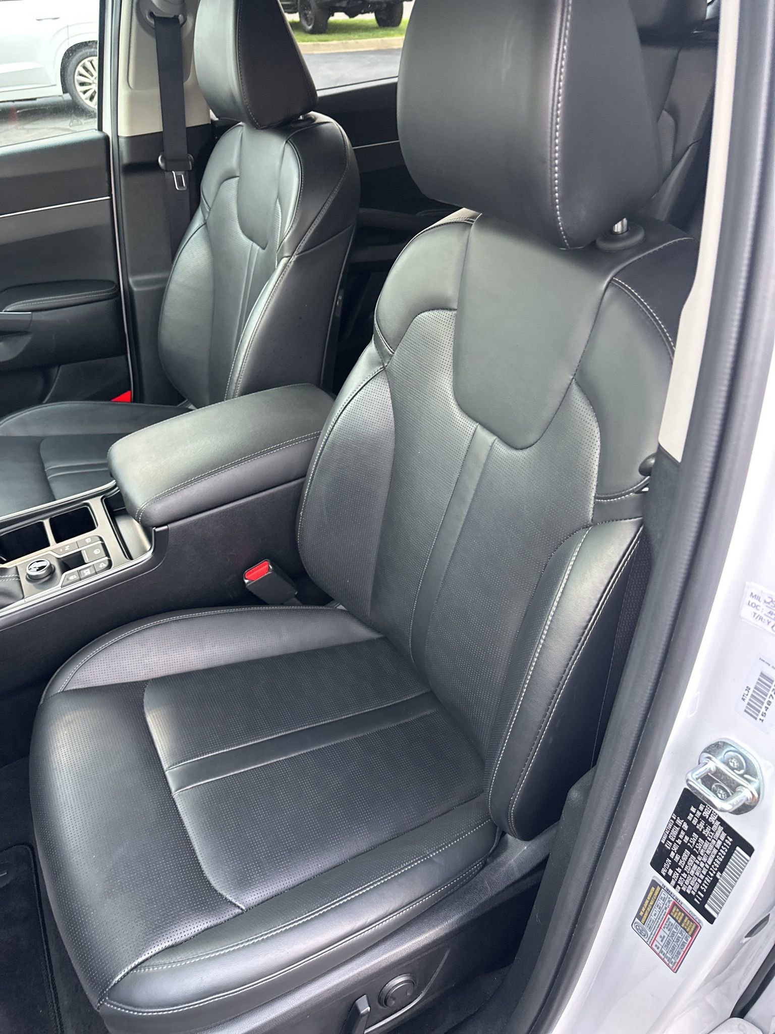 Used 2024 Kia Sorento S image 37