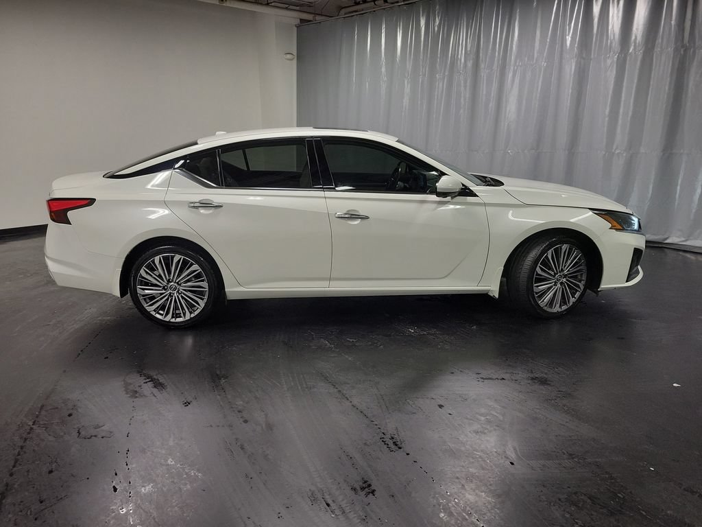 Used 2023 Nissan Altima 2.5 SL AWD/4WD image 9
