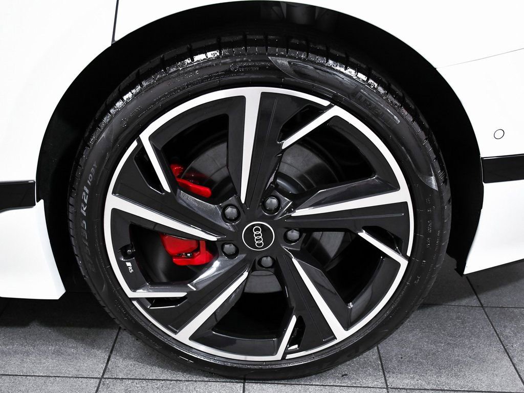 Used 2025 Audi S6 e-tron Prestige w/ 21" Black Optic Package image 8