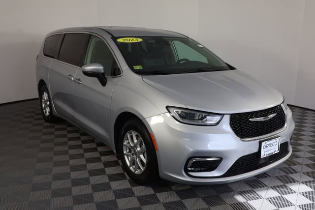 Used 2023 Chrysler Pacifica Touring-L
