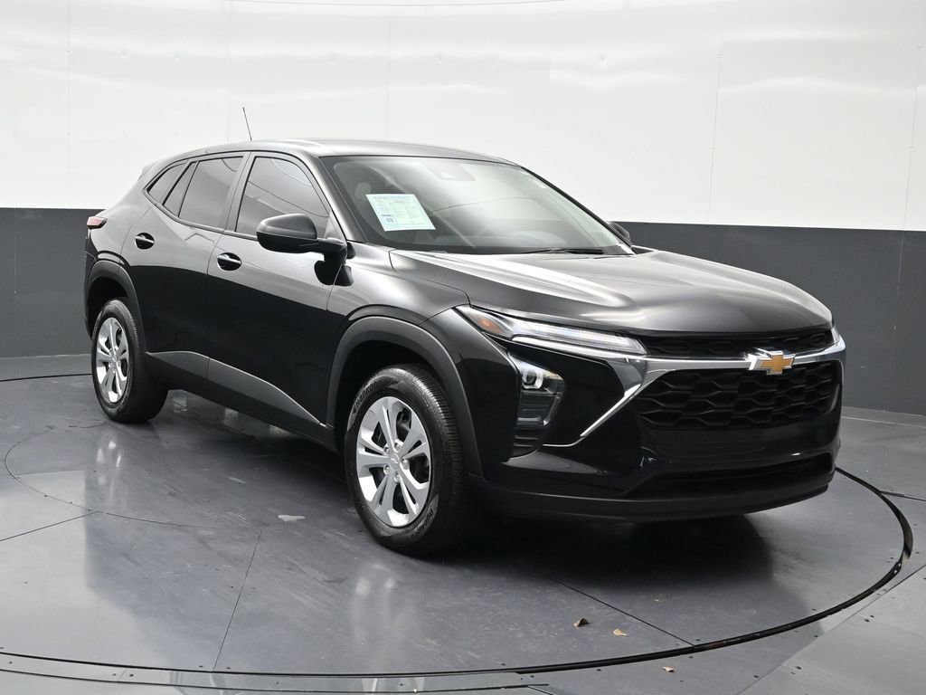 Used 2025 Chevrolet Trax LS image 8