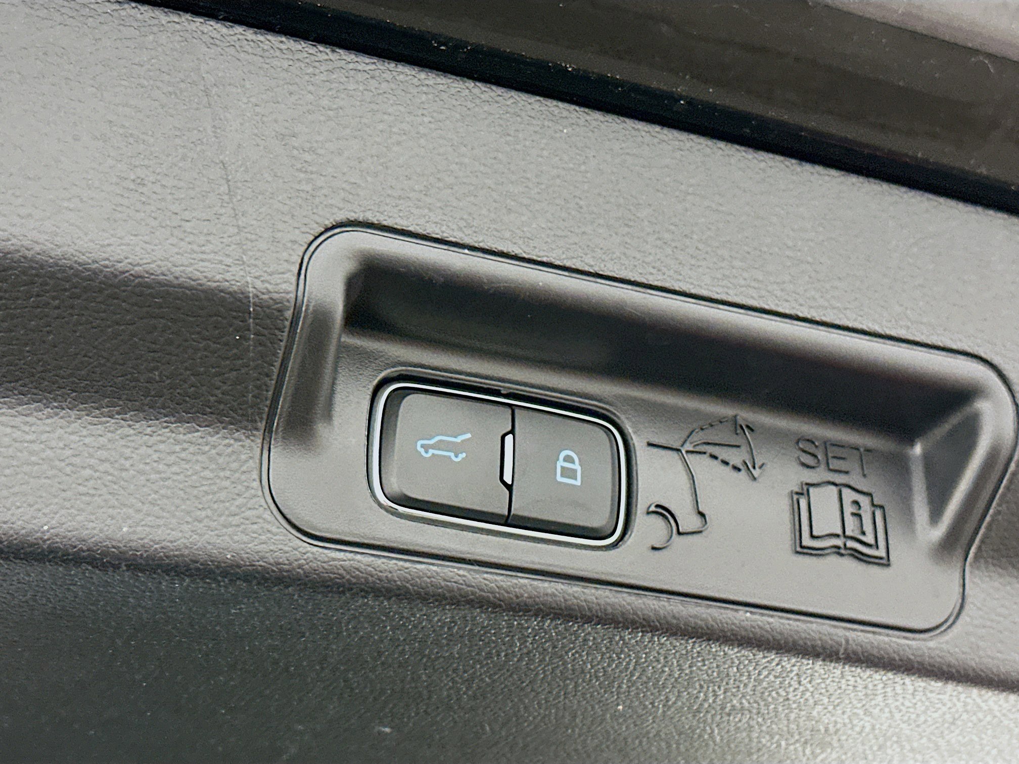 Used 2022 Ford Explorer XLT w/ Equipment Group 202A image 32