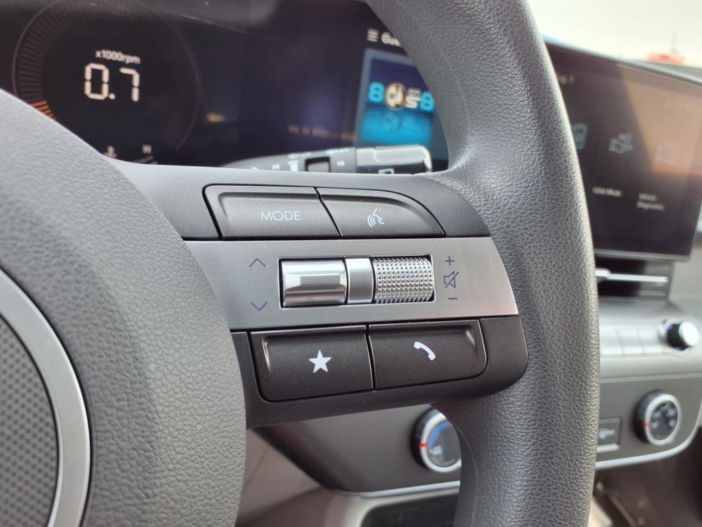 Used 2025 Hyundai Kona SE image 10