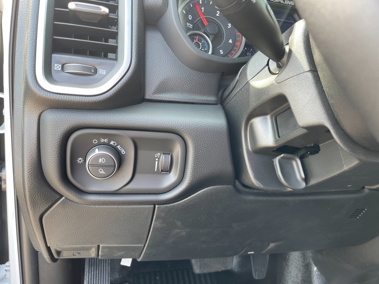 New 2026 RAM 3500 Big Horn AWD/4WD image 29