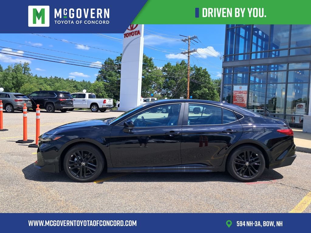 Used 2025 Toyota Camry SE w/ Convenience Package FWD image 2