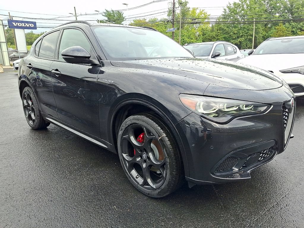New 2026 Alfa Romeo Stelvio Sprint AWD/4WD image 2