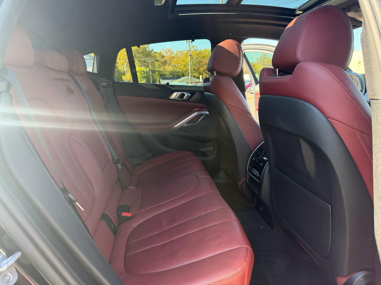 Used 2021 BMW X6 xDrive40i w/ Premium Essential Package image 25