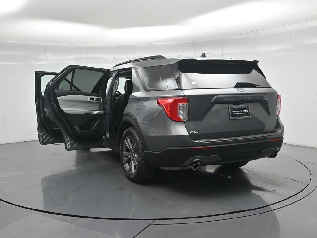 Certified 2023 Ford Explorer XLT w/ Equipment Group 202A RWD image 33