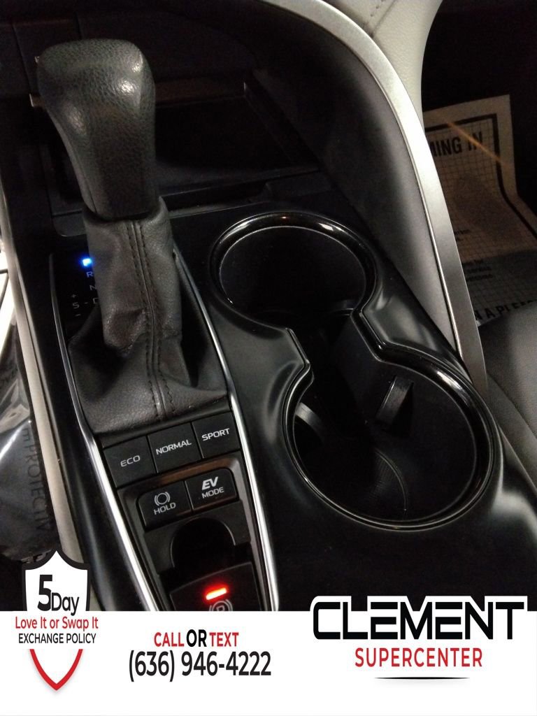 Used 2020 Toyota Camry LE image 16