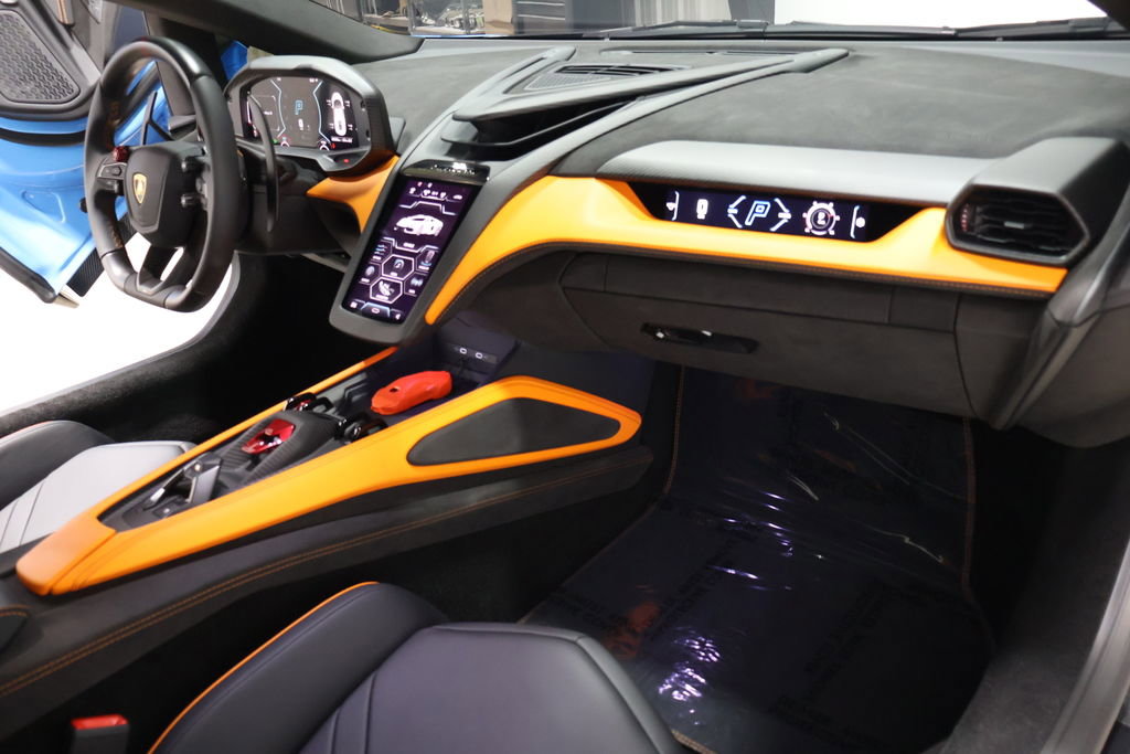 Used 2025 Lamborghini Revuelto AWD/4WD image 37