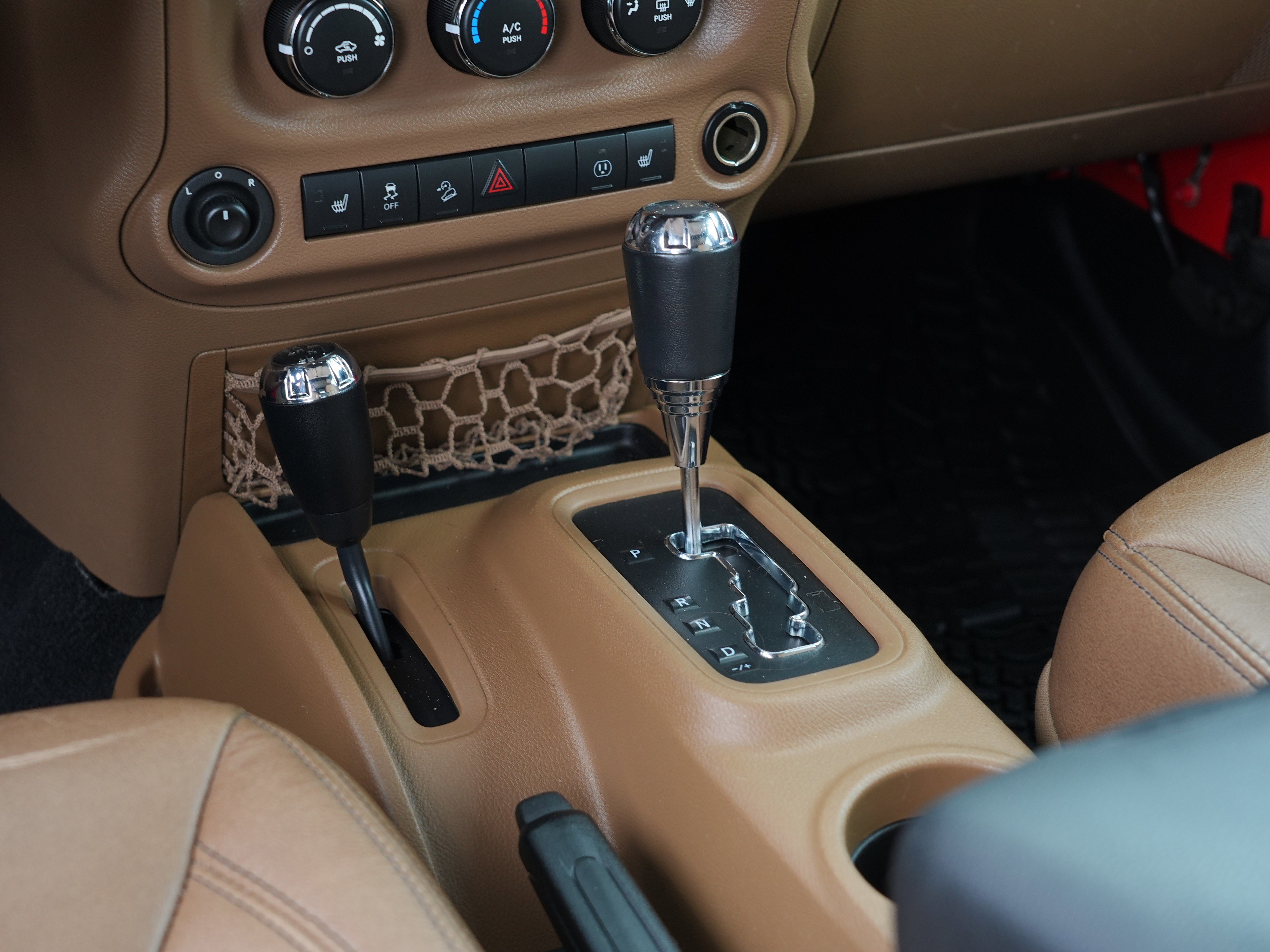 Used 2016 Jeep Wrangler Unlimited Sahara w/ Connectivity Group image 25