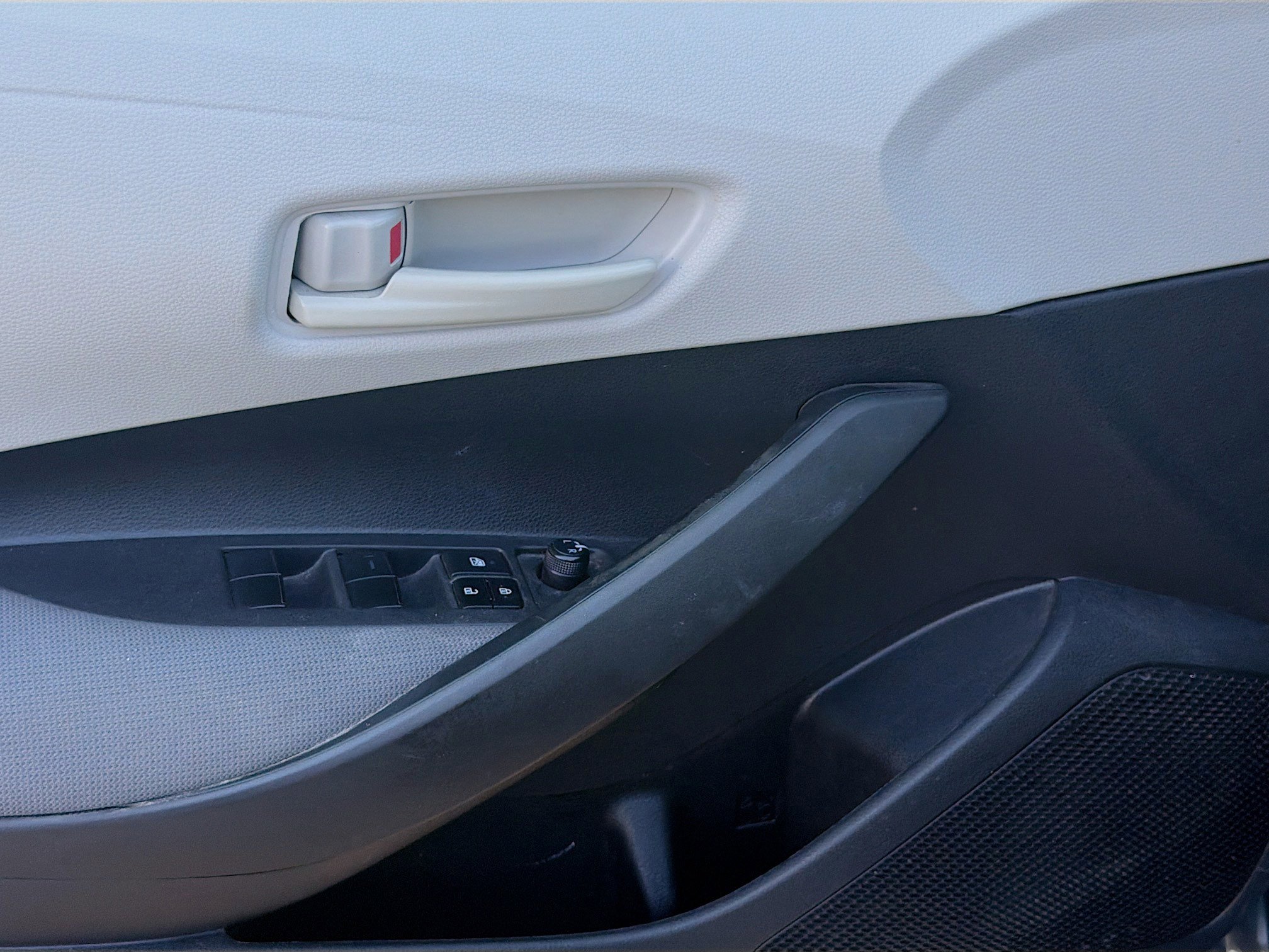 Used 2022 Toyota Corolla L FWD image 14