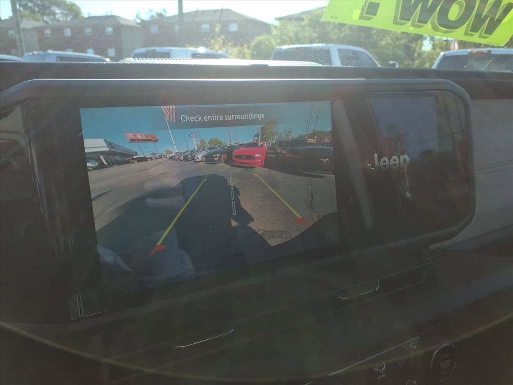 Used 2024 Jeep Gladiator Sport image 18