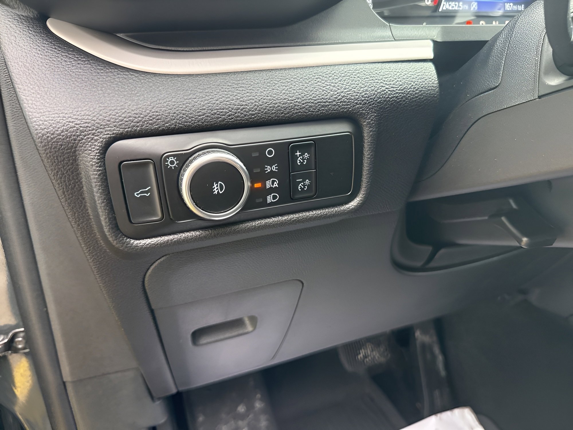 Used 2023 Ford Explorer XLT w/ Equipment Group 202A image 34