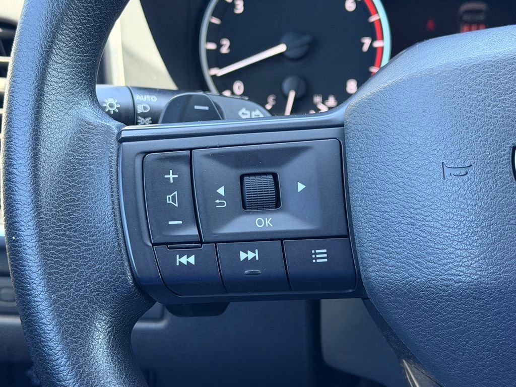 Used 2025 Nissan Rogue S AWD/4WD image 23