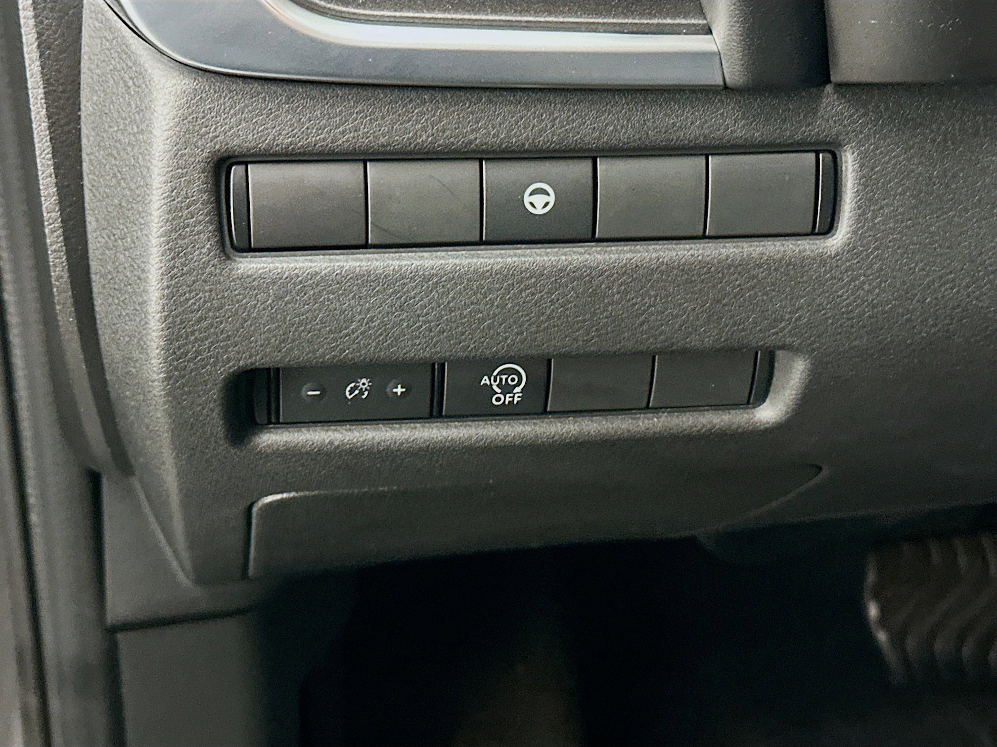 Used 2023 Nissan Rogue SV AWD/4WD image 17