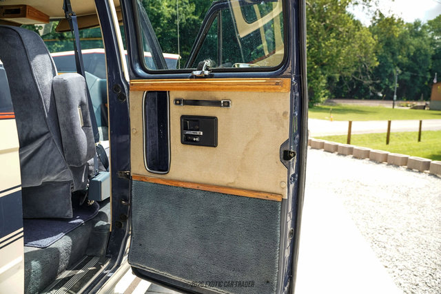 Used 1988 Chevrolet G20 RWD image 64