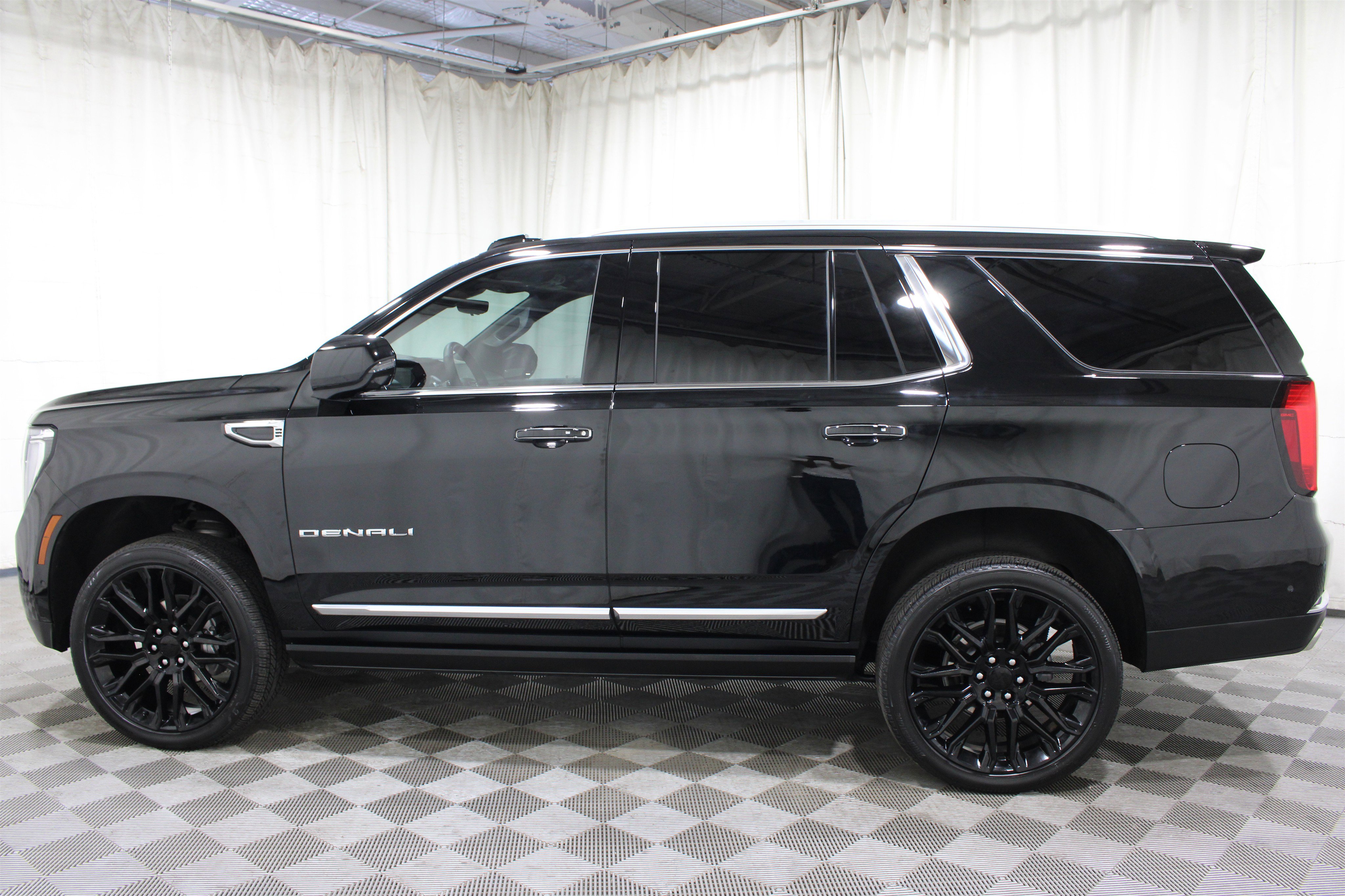 Used 2025 GMC Yukon Denali w/ Denali Reserve Package image 37