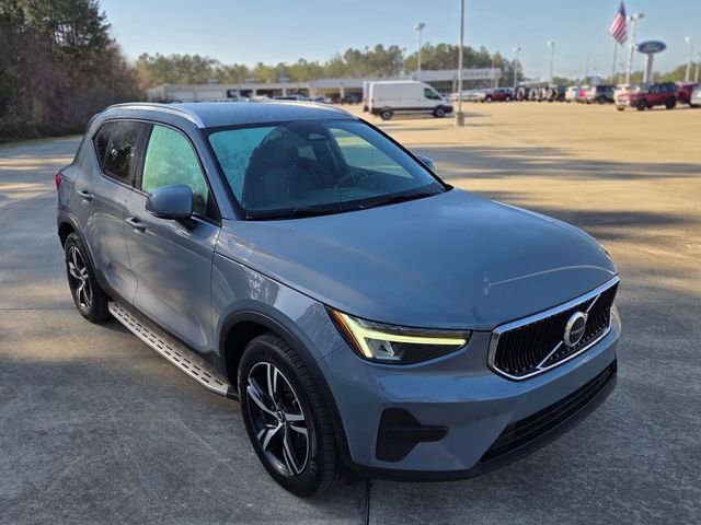 Used 2023 Volvo XC40 B5 Core image 8