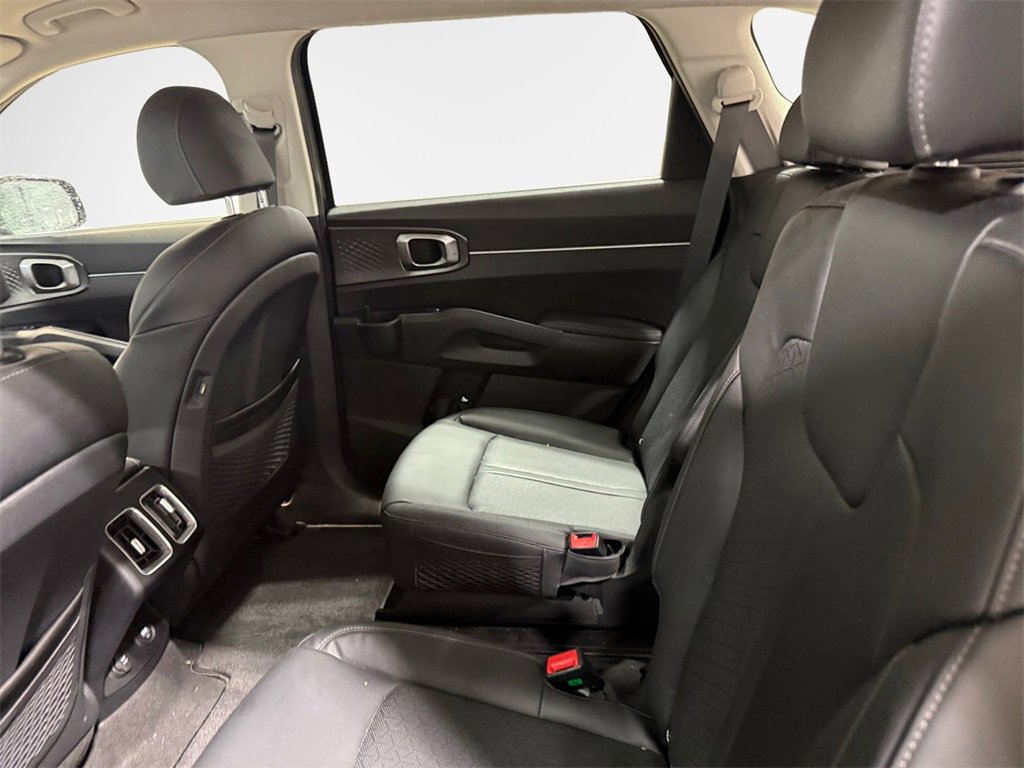 Certified 2022 Kia Sorento EX image 24