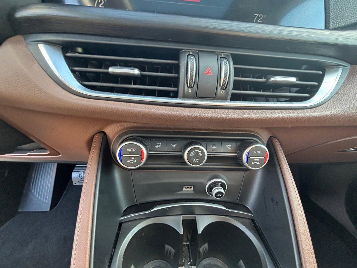Used 2019 Alfa Romeo Stelvio image 5