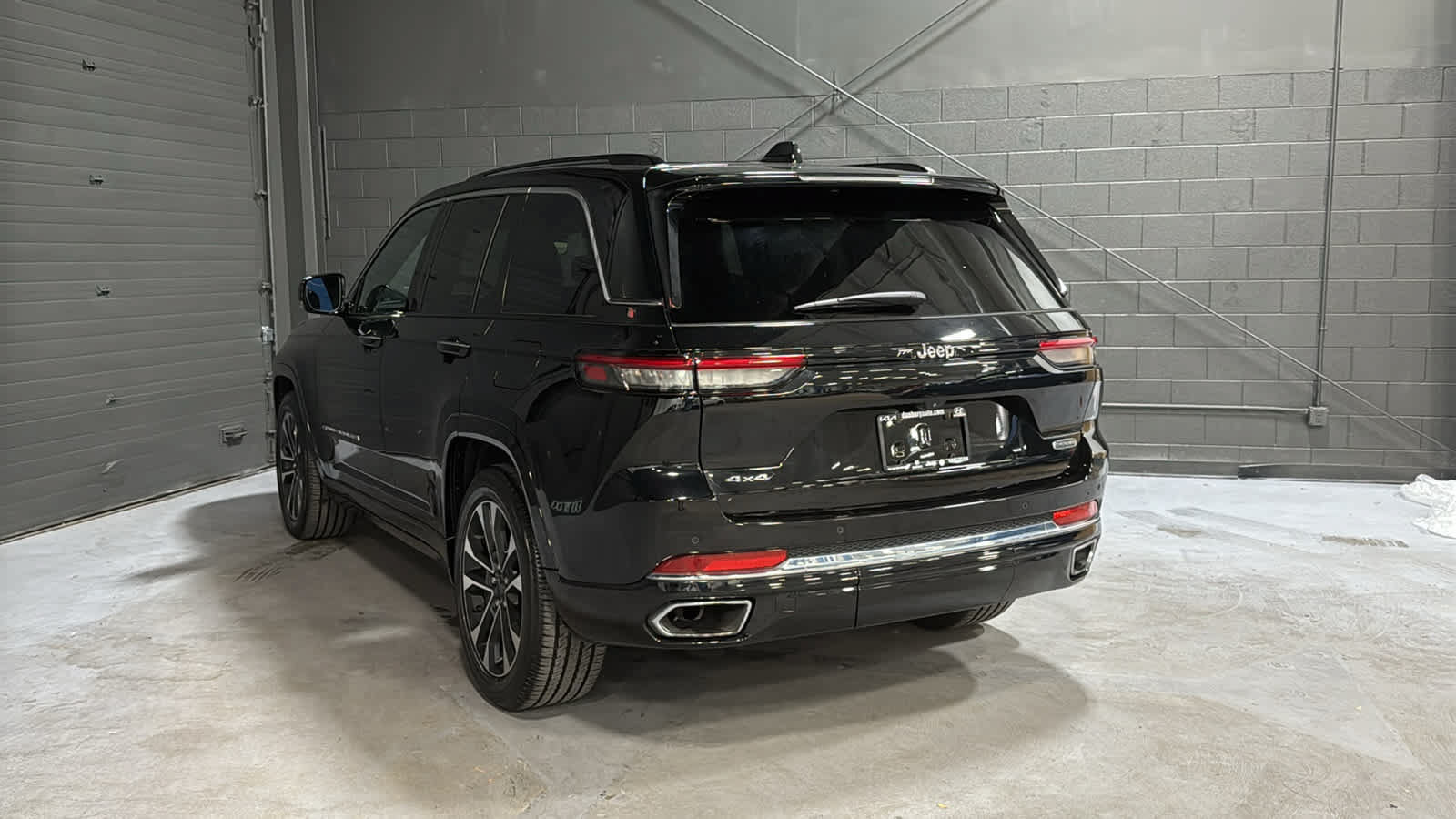 Used 2022 Jeep Grand Cherokee Overland AWD/4WD image 6