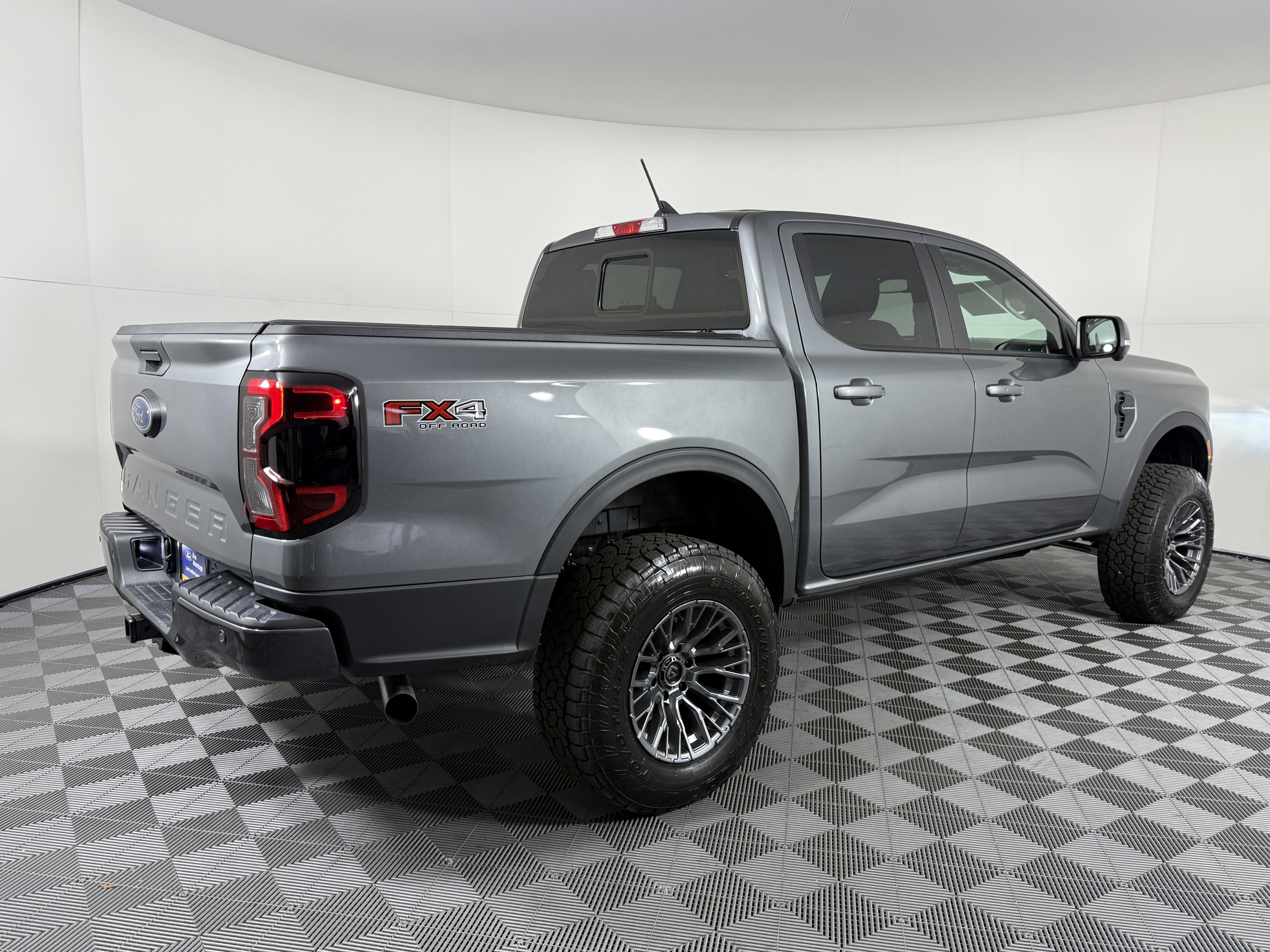 Used 2025 Ford Ranger Lariat w/ FX4 Off-Road Package AWD/4WD image 3
