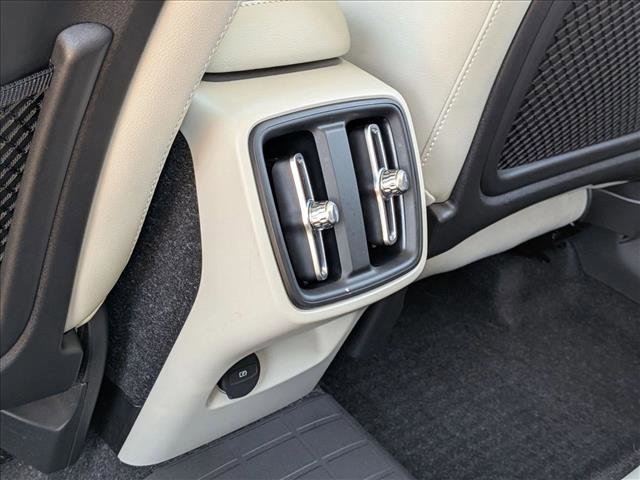 Used 2019 Volvo XC40 T5 Momentum image 19