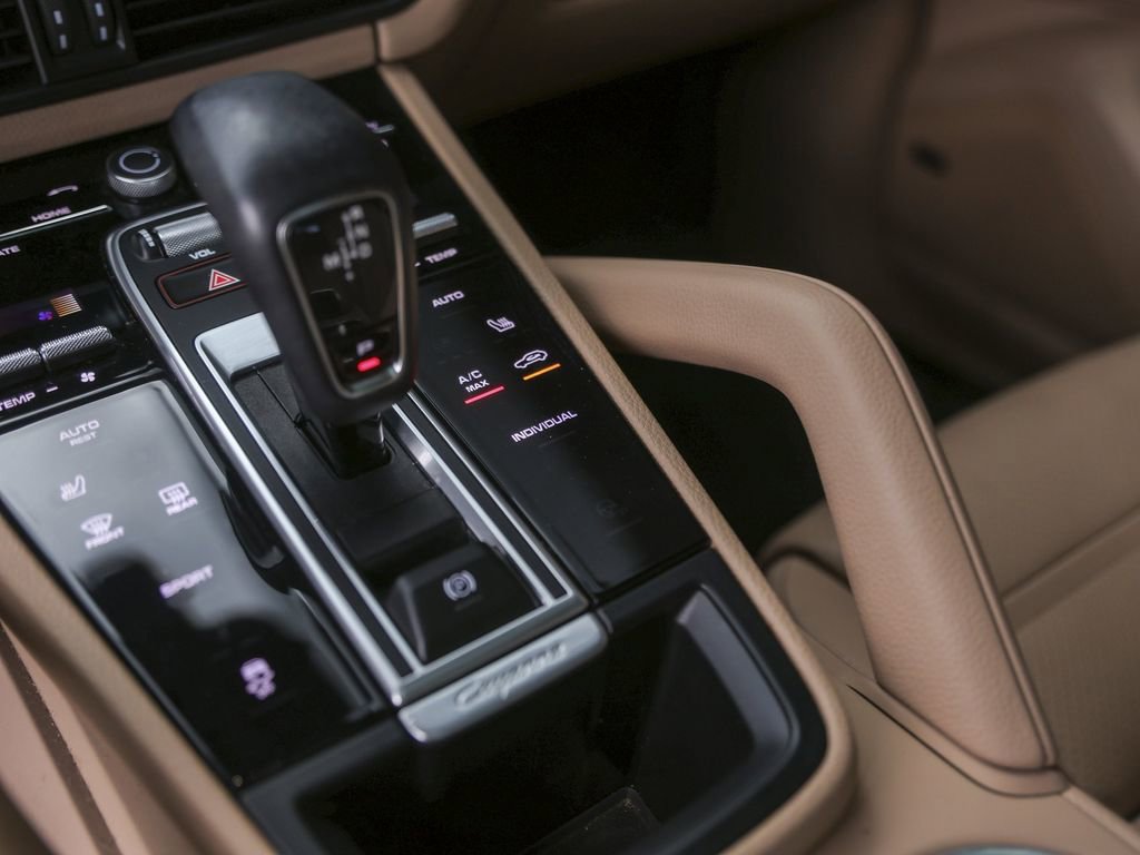 Certified 2023 Porsche Cayenne Platinum Edition image 27