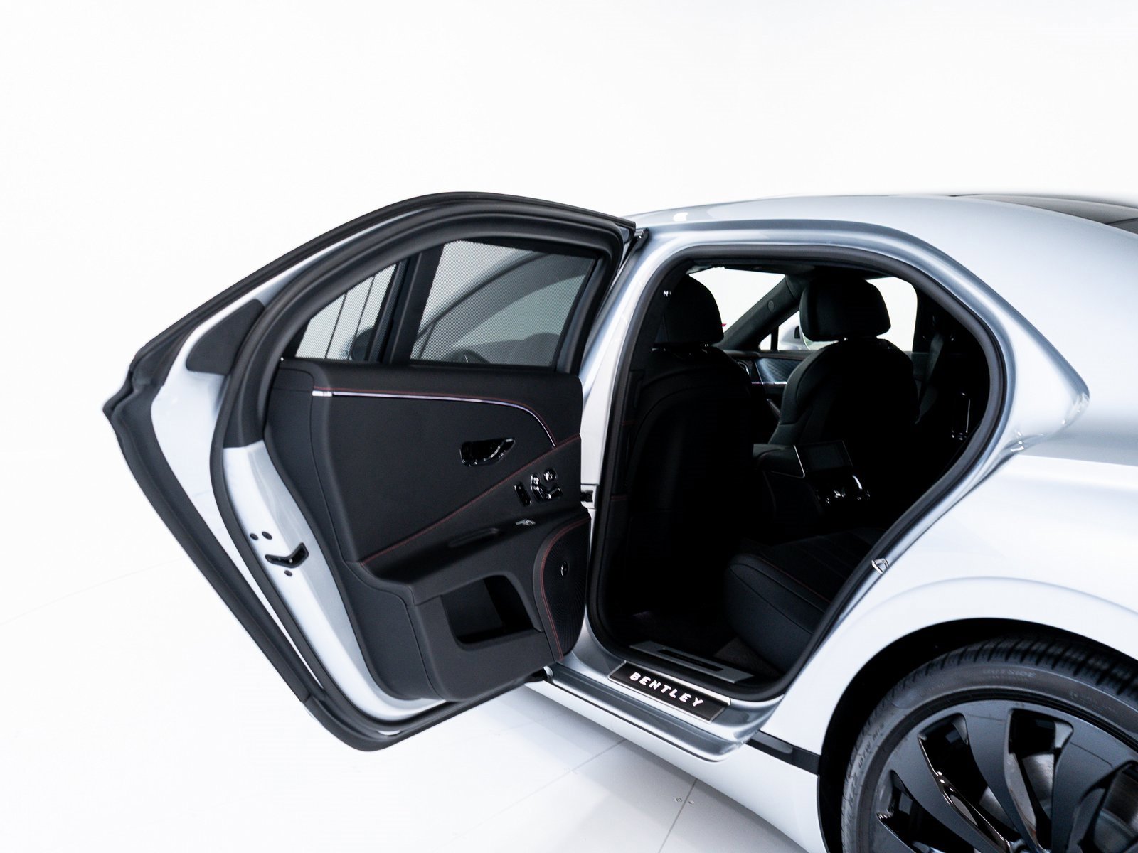 New 2025 Bentley Flying Spur Plug-In Hybrid image 18
