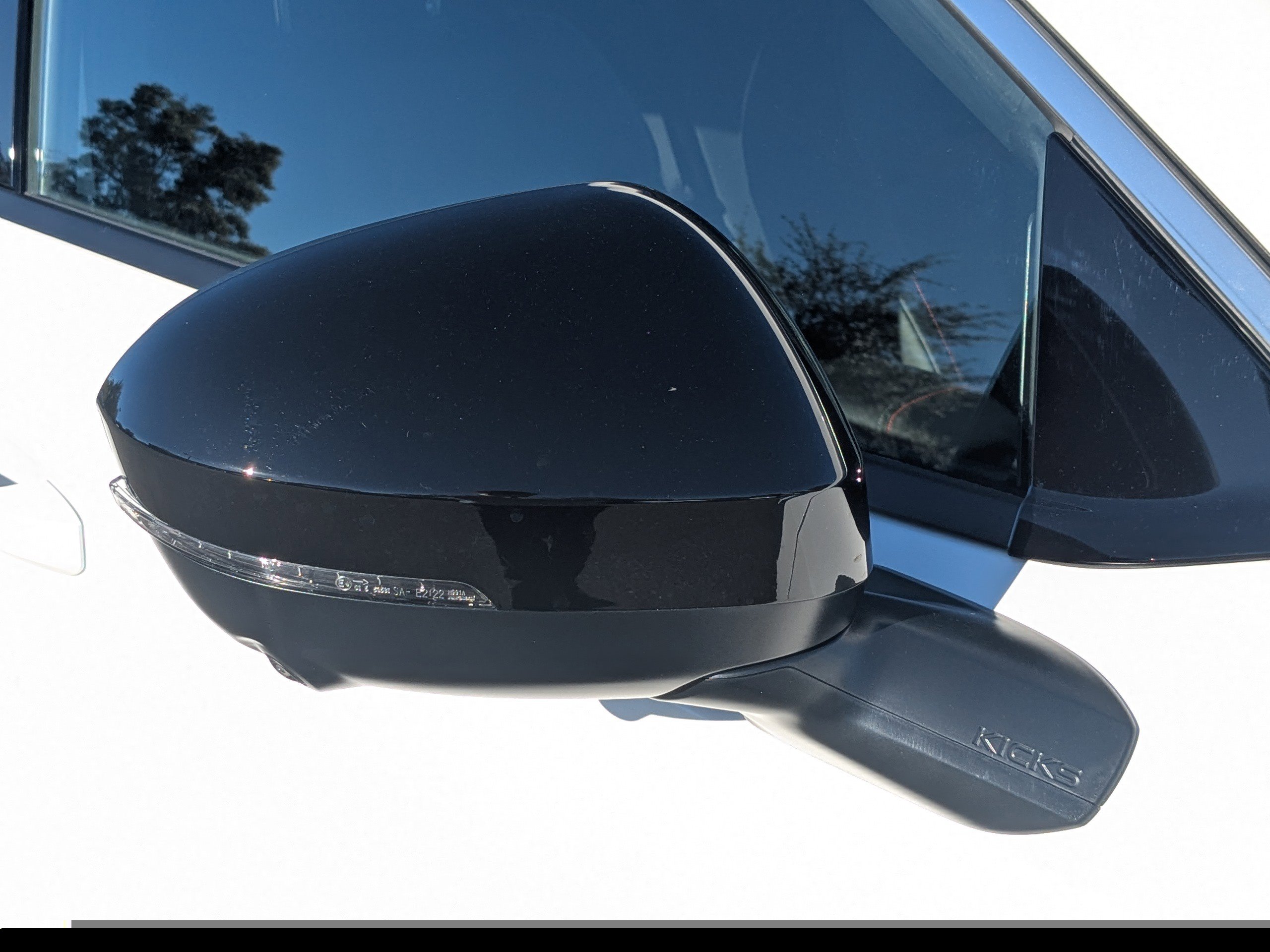 New 2026 Nissan Kicks SR FWD image 12