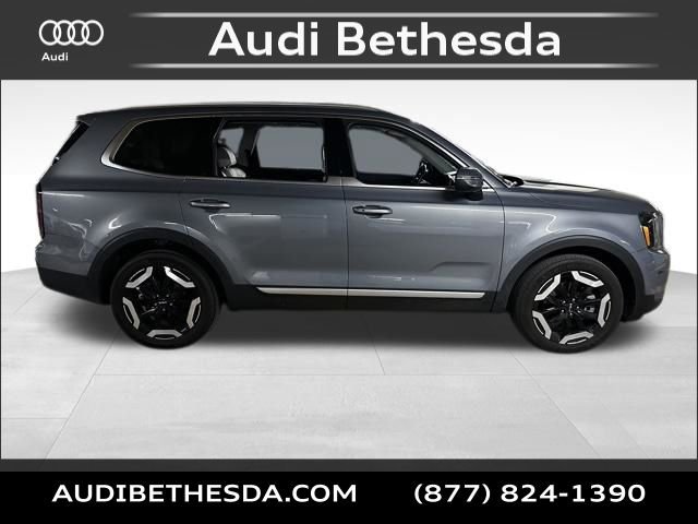 Used 2023 Kia Telluride EX w/ EX Captain's Chair Package image 8