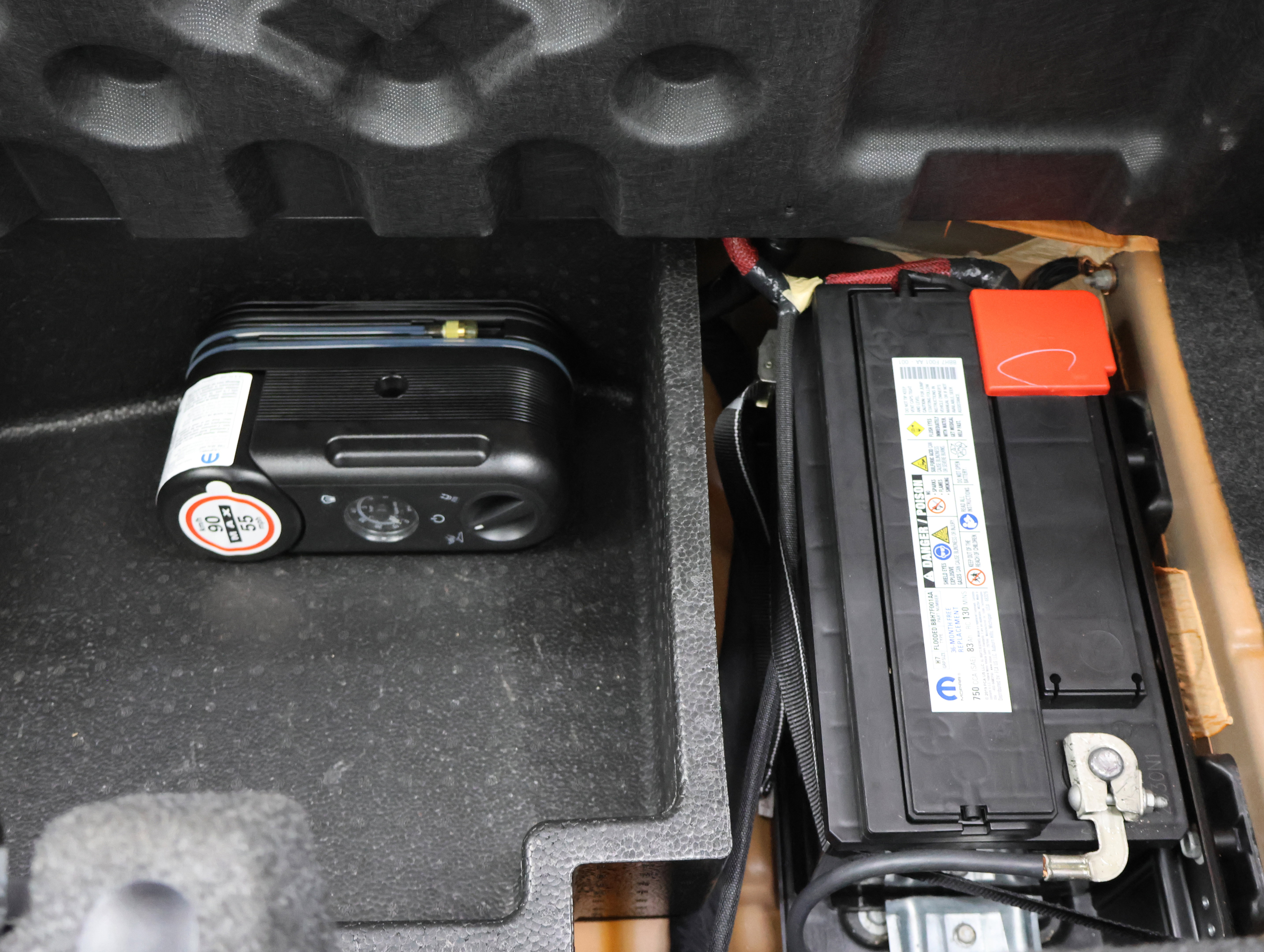 Used 2014 Dodge Challenger SRT8 image 27