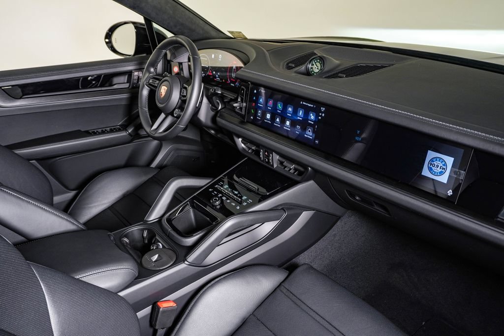 New 2026 Porsche Cayenne GTS AWD/4WD image 14